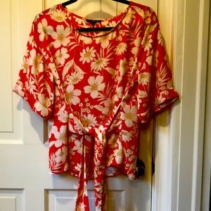 West Kei Julianne Tie Front top size small